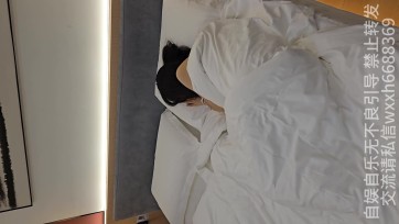 【小黑原创】00后没谈过恋爱的大学生戴上手铐，绑上腿，关灯休息。