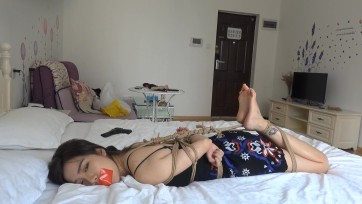 【美束映画】警花小鱼身陷魔窟