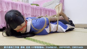 【新月原创】【雨薇】超紧直臂驷马绑脚趾 蒙眼口球流口水 校服白袜高马尾 手都绑紫了