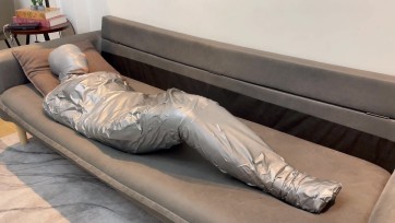 【默示录】小语又想来体验，呼吸限制了，那就银色布基胶带，严实地捆起来吧~