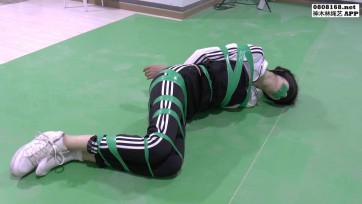 【美束映画】《高利贷惊魂上集》，姐姐欠债不还，妹妹就被蒙眼堵嘴。