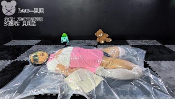 【贝贝熊原创】看着乱蹦绝望的小熊，难道无孔乳胶头套加真空袋真的很绝望呢？不过你应该很喜欢才对，多待一会吧【小熊日常日记16-无孔头套真空袋崩溃多次极限折磨】