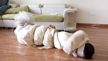 【子衿原创】欢欢 婚纱羽绒服捆绑丝巾蒙眼堵嘴挣扎