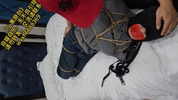 【小黑原创】00后女护士还是chu女呢，开口器撑大嘴巴，舌头粉嫩，放置流口水，说不出话来，发不出一点声音