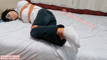 【念念】被绑架 牛仔裤白棉袜 黄色胶带捆绑挣扎