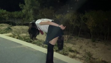 【糖糖工作室】羞耻户外尾巴漏出，突发情况，被路人当场发现，鸣笛示意，正在电击无法逃离，只能裙底暴漏被完全看清，电击控制、漏出、羞耻、AV棒、镣铐、GS尾巴、伪娘