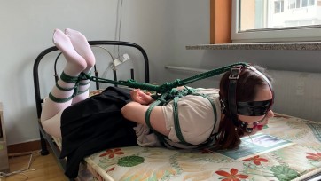 【玩奴原创】床完全砸断！白丝瑞婷妹的多次驷马重摔实验，直至砸断，激烈挣扎！刺激度拉满!