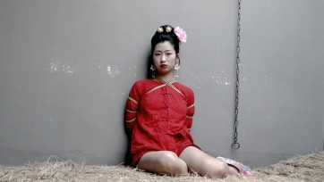 【胜景影视】古装片【苏丹娘冤案】 杜之秩知唐通外出乘机调戏苏丹娘。地保见状错疑二人有染想从中敲诈，苏丹娘怒责之，地保恼羞成怒，将二人扭至县衙，诬陷苏丹娘因奸谋夫