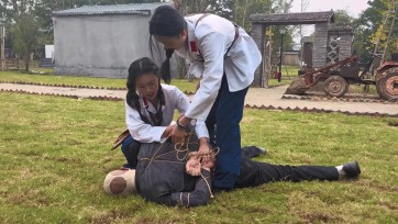 【静雅】俩女侦探勇斗匪徒