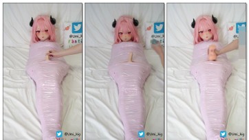 【zentai】kig娃娃被胶带全包成木乃伊，随后用灰机杯和快乐棒进行榨精玩弄