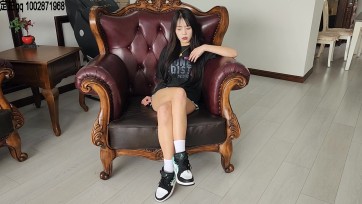 【一往情深】恋足私拍《被搜身的超臭脚千金小姐》