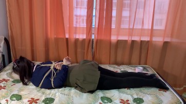 【玩奴原创】性感丰满萝莉月月的初次超紧缚，激情挣扎，马具大口球连头驷马，呻吟带感，学生装