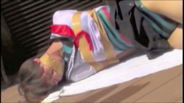 【Gagpara】学生制服泳衣妹子被人拘束紧缚之后，全包衣，胶带蒙眼封嘴