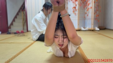【悦感日记】小美体验超紧缚|棒棒|TK|SP|挣扎无果 大声求饶|双视角感受小美崩溃