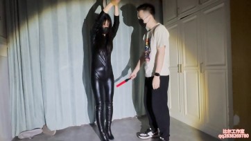 【比尔工作室】黑衣高跟女贼再换装JK肉丝白小腿袜 危险的入室盗窃