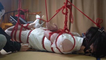 【面具男】绝色伪娘刘书书挑战室外自卫不要被发现，要是被发现了就要被拉到家里炮击责罚，但是他妈的好像故意搞的很大动静，就故意想被发现一样！