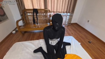 【狸猫工作室】剧情：女M丝袜人偶快递，装袋，踩踏，耳光，抑制呼吸+服侍（一）