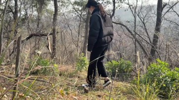 【布莱恩】戴脚镣爬山的匡威女孩-两副脚镣