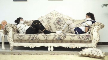 【逍遥】《创意双人缚01》美丽黑丝教师+白丝水手服美女 吴晗+夏炎捆绑蹂躏 挠痒丝袜美脚打屁股 连缚捆绑