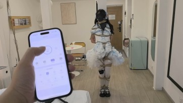 【FXX】【束缚lo娘限制行动】挺有趣的剧本 看着不难 操作起来一点都不简单 束缚小M限制行动 打开内置TD强制GC 电击器稳定输出 分别用几种方式束缚 藏好玩具开关 让束缚中的M自行寻找关闭