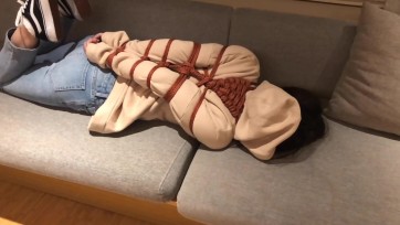 【优缚社】牛仔裤学妹的酒店紧缚