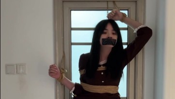 【凉叶子】【挂件】并腿捆绑的挂件系列 长裙也被吊起来 难耐的TD挣扎 强制姿势