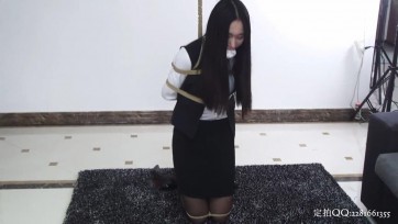 【灰鸟工作室】被惩罚的美女员工