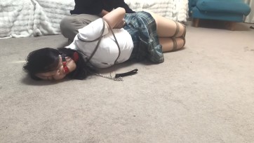 【小兔奶糖】第一弹 校花琪琪被入室劫匪绑架折磨