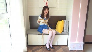 【夜未央工作室】一主二奴 上集 姐妹共伺一主 新人小月 新奴培训 二奴同调 K9牵引 钢枷 日式紧缚 鼻钩口球 开腿缚强制[不可描述] 鞭打 手铐脚镣 刑架束缚 强制扒衣等等