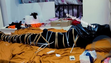 【紧缚少女樱雅酱】胶带全包+绳网包裹+丝袜全包+扎带加固！鞭打+棒棒+呼控+挠痒...不断挣扎~！